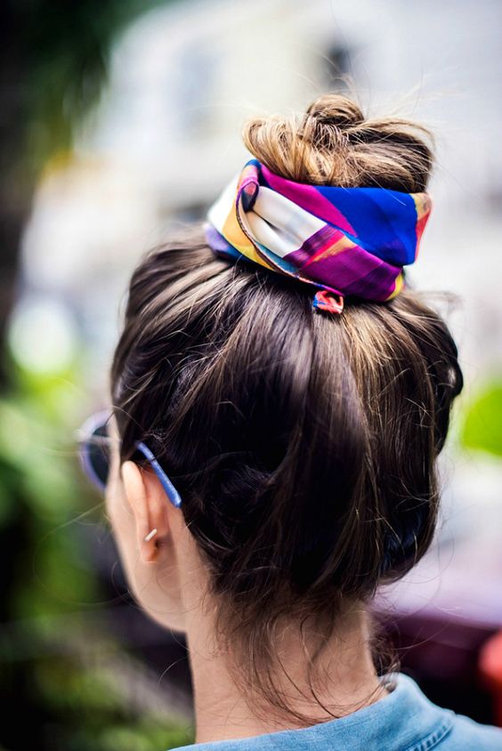 Foulard, serre-tête ou headband : 3 façons d'avoir une tête à la mode - Elle