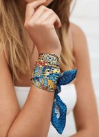 Comment nouer foulard bandana au poignet en bracelet ?