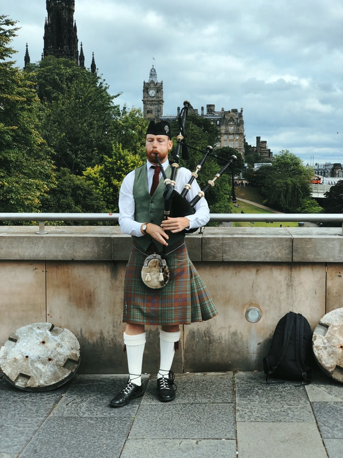Pourquoi est ce que les Irlandais portent le kilt